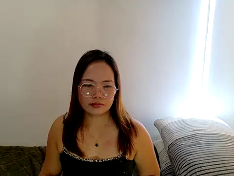 BURBERRY69 online show from 04-09-26, 12:21