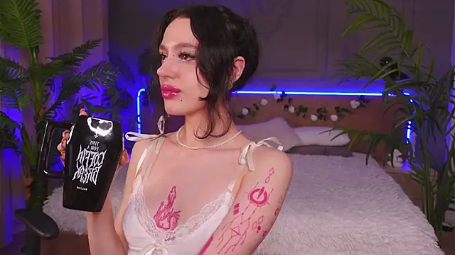 Devilinee online show from 02-01-25, 06:32