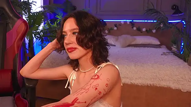 Devilinee online show from 09-18-25, 06:48