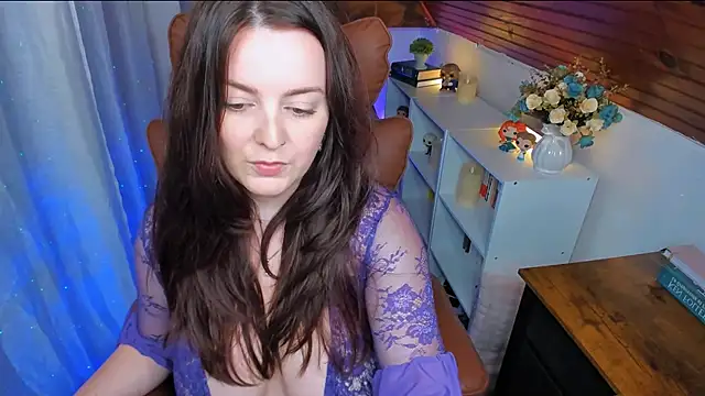 Snapshot of ErinMarshall chatting on 09-18-25, 03:03 ErinMarshall online show from 09-18-25, 03:03