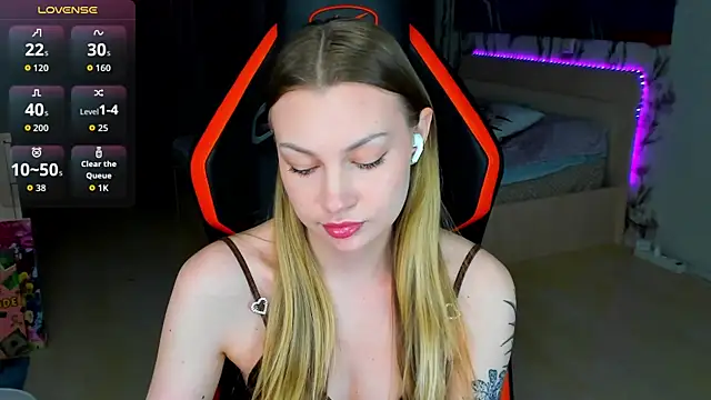 Snapshot of BiMolly chatting on 05-11-26, 03:45 BiMolly online show from 05-11-26, 03:45