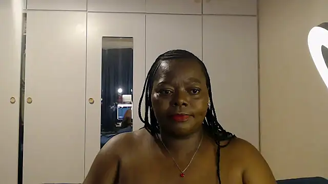 Snapshot of MatureBoobsDiva chatting on 10-12-25, 07:02 MatureBoobsDiva online show from 10-12-25, 07:02