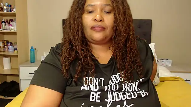 Snapshot of zandile chatting on 06-25-26, 05:12 zandile online show from 06-25-26, 05:12