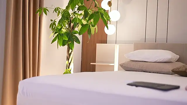 DoviaClaire online show from 02-14-26, 08:00