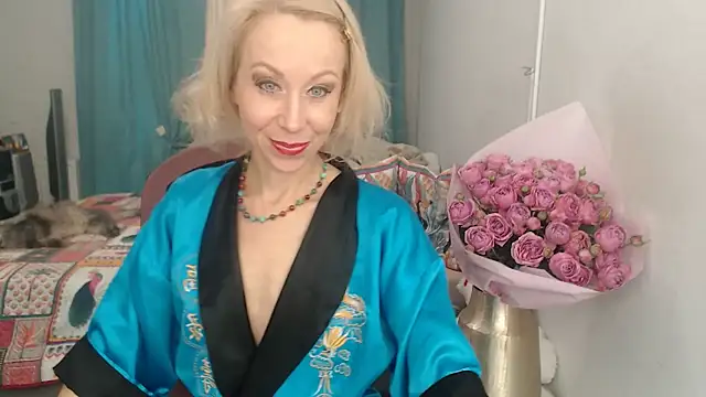LuxuryNika online show from 10-24-25, 10:22