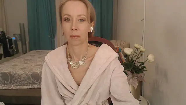 LuxuryNika online show from 05-13-26, 02:47