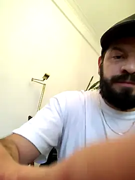 Snapshot of juanci_to chatting on 10-18-25, 11:33 juanci to online show from 10-18-25, 11:33