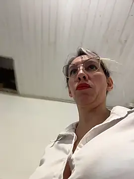 Gatitacarlita online show from 06-11-26, 05:00