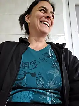 Snapshot of IsabelleCraft chatting on 09-29-25, 11:37 IsabelleCraft online show from 09-29-25, 11:37