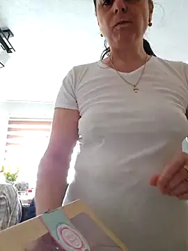 Snapshot of IsabelleCraft chatting on 03-12-26, 10:54 IsabelleCraft online show from 03-12-26, 10:54