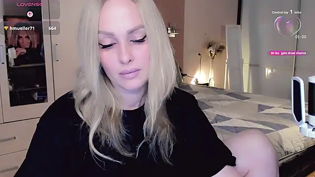 Libby Nora online show from 10-28-25, 11:03