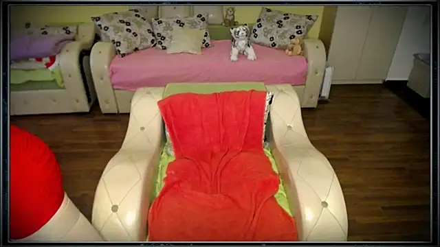 Snapshot of clementine chatting on 03-04-25, 02:53 clementine online show from 03-04-25, 02:53