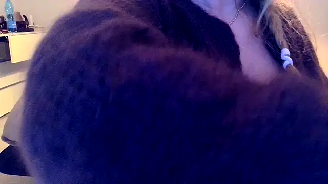 Snapshot of leadileo chatting on 11-18-25, 09:36 leadileo online show from 11-18-25, 09:36