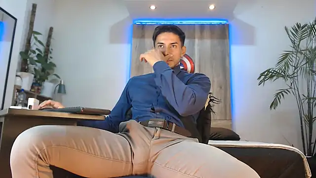 Andrew 4  online show from 05-08-26, 03:12