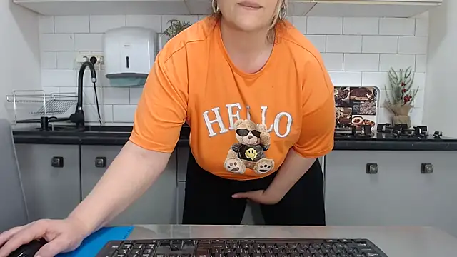 erikaerika online show from 02-15-25, 10:55