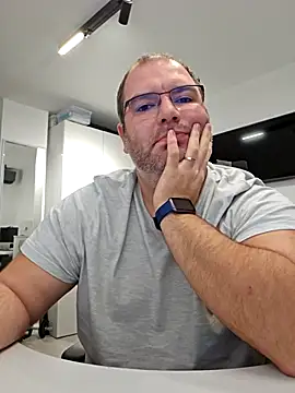 Andrew1900529 online show from 10-11-25, 08:51