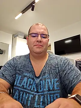 Andrew1900529 online show from 10-26-25, 07:20