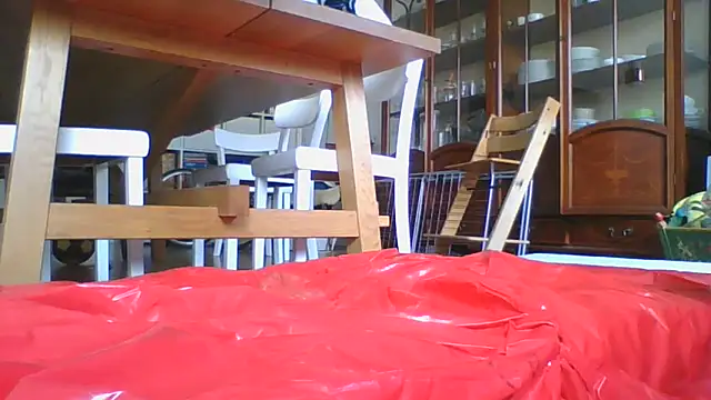 Snapshot of fetishkraut chatting on 10-17-25, 09:12 fetishkraut online show from 10-17-25, 09:12