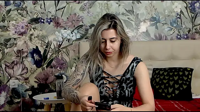 Snapshot of RoseDiamond06 chatting on 01-13-25, 05:55 RoseDiamond06 online show from 01-13-25, 05:55