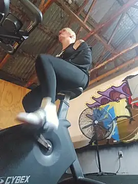 Snapshot of PinkTheHawk chatting on 10-30-25, 03:41 PinkTheHawk online show from 10-30-25, 03:41