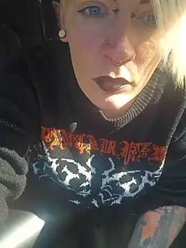 Snapshot of PinkTheHawk chatting on 11-01-25, 04:14 PinkTheHawk online show from 11-01-25, 04:14