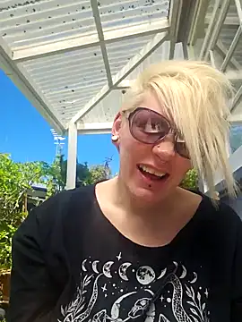 Snapshot of PinkTheHawk chatting on 11-09-25, 01:26 PinkTheHawk online show from 11-09-25, 01:26