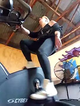 Snapshot of PinkTheHawk chatting on 11-16-25, 10:59 PinkTheHawk online show from 11-16-25, 10:59