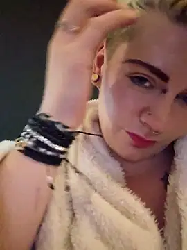 Snapshot of PinkTheHawk chatting on 11-18-25, 06:51 PinkTheHawk online show from 11-18-25, 06:51