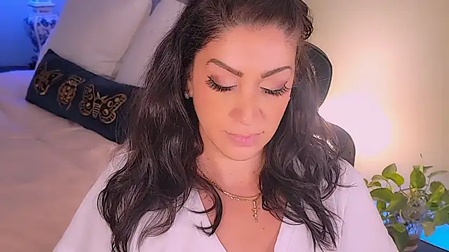 Snapshot of Wonderful_Woman chatting on 10-25-25, 11:43 Wonderful Woman online show from 10-25-25, 11:43