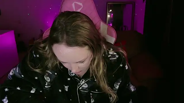 kisicaxx online show from 02-07-25, 07:27