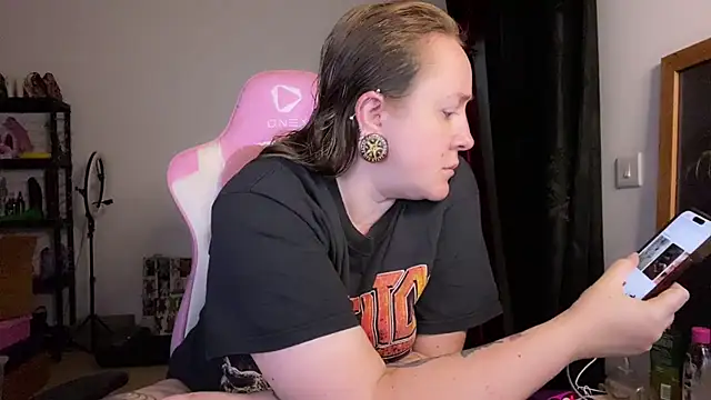 kisicaxx online show from 11-18-25, 05:01