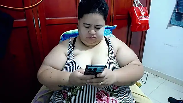 hotlesby4uxxx online show from 05-25-26, 02:01