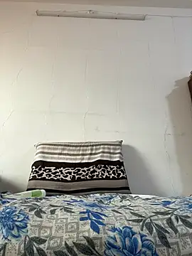Snapshot of licksimmi chatting on 12-16-24, 05:59 licksimmi online show from 12-16-24, 05:59