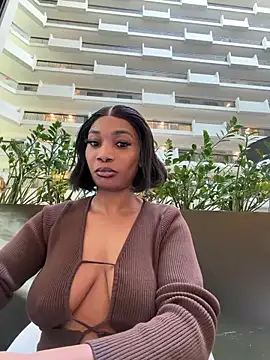   Nessa   online show from 12-19-25, 03:30