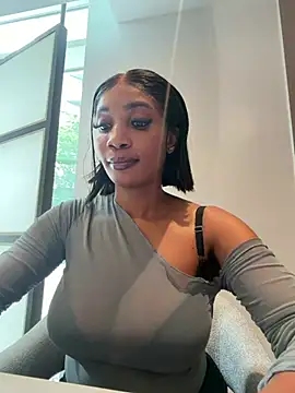 Snapshot of __Nessa__ chatting on 06-06-26, 11:48 Nessa online show from 06-06-26, 11:48