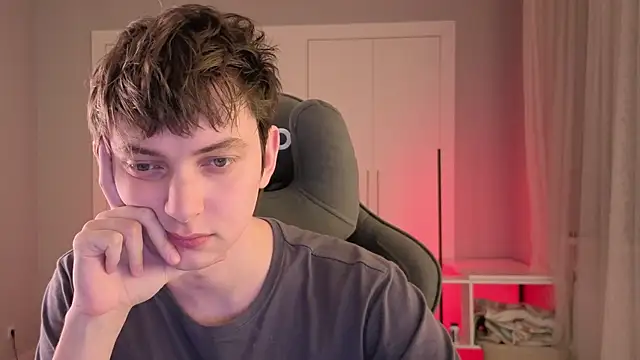 Snapshot of pjatteryd chatting on 04-15-26, 06:04 pjatteryd online show from 04-15-26, 06:04