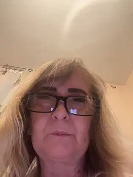 Snapshot of Irina2909@xh chatting on 09-13-25, 10:09 Irina2909xh online show from 09-13-25, 10:09