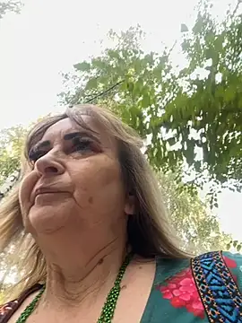 Snapshot of Irina2909@xh chatting on 09-17-25, 05:20 Irina2909xh online show from 09-17-25, 05:20