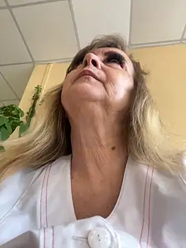 Snapshot of Irina2909@xh chatting on 09-18-25, 09:00 Irina2909xh online show from 09-18-25, 09:00