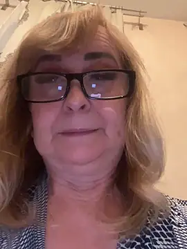 Snapshot of Irina2909@xh chatting on 10-31-25, 08:43 Irina2909xh online show from 10-31-25, 08:43