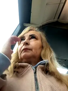 Snapshot of Irina2909@xh chatting on 11-27-25, 10:50 Irina2909xh online show from 11-27-25, 10:50