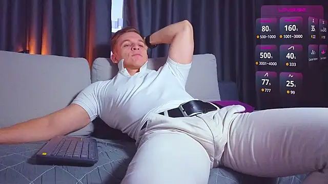 Snapshot of S3Xyes chatting on 12-17-25, 02:01 S3Xyes online show from 12-17-25, 02:01