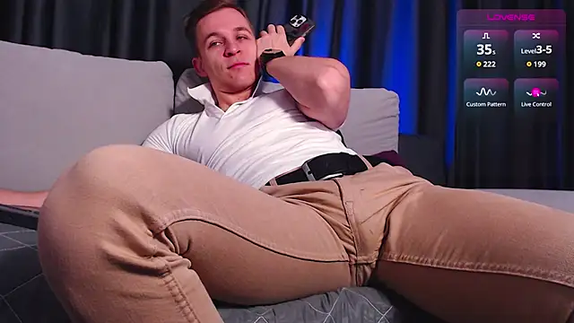 Snapshot of S3Xyes chatting on 12-23-25, 03:04 S3Xyes online show from 12-23-25, 03:04