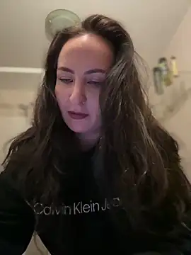 Snapshot of itsCassie chatting on 12-21-25, 04:47 itsCassie online show from 12-21-25, 04:47