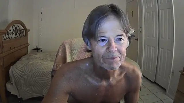 Snapshot of nakeedcowboi65 chatting on 04-24-26, 10:18 nakeedcowboi65 online show from 04-24-26, 10:18