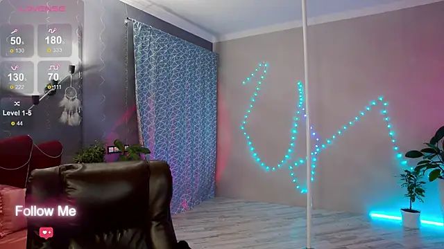 Snapshot of AngelaWhiti chatting on 03-10-25, 06:23 AngelaWhiti online show from 03-10-25, 06:23