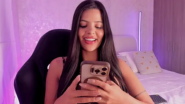 Snapshot of salome__11 chatting on 02-13-25, 04:11 salome  11 online show from 02-13-25, 04:11