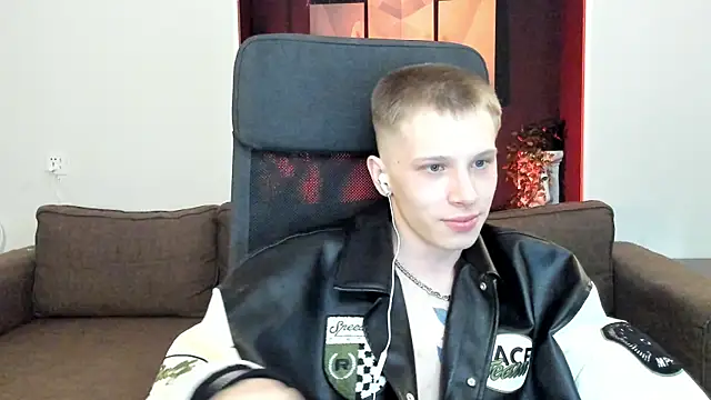 Snapshot of arlekincrop chatting on 03-19-25, 10:31 arlekincrop online show from 03-19-25, 10:31