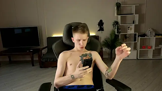 Snapshot of arlekincrop chatting on 09-20-25, 01:34 arlekincrop online show from 09-20-25, 01:34