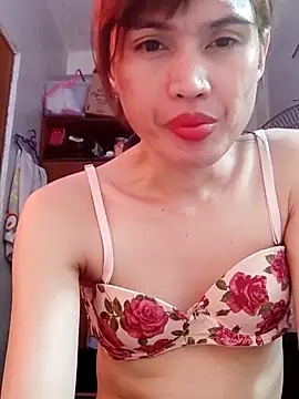 QueenSoreal online show from 02-16-25, 04:42